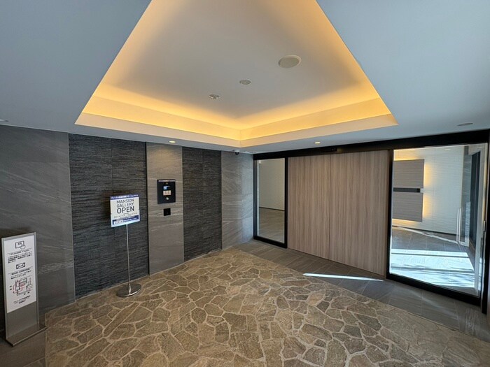 物件外観写真4　(エントランス部分)