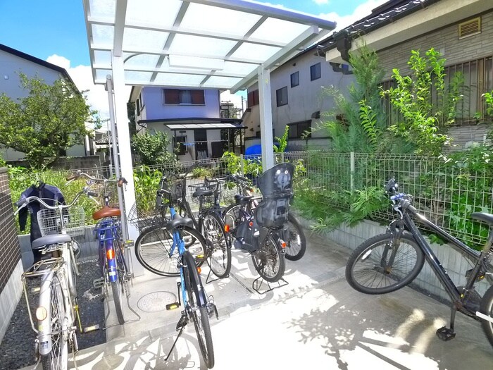 物件外観写真4　(駐輪場)