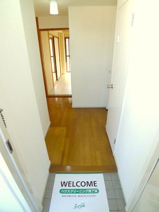 物件内観写真5　(玄関)