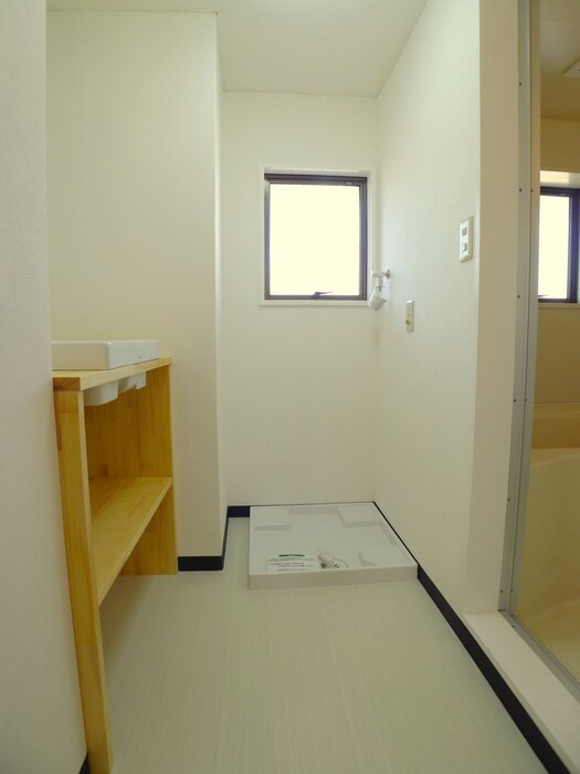 物件内観写真12　(洗濯機置場)