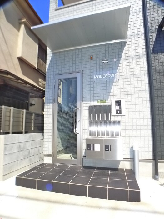 物件外観写真3　(エントランス部分)