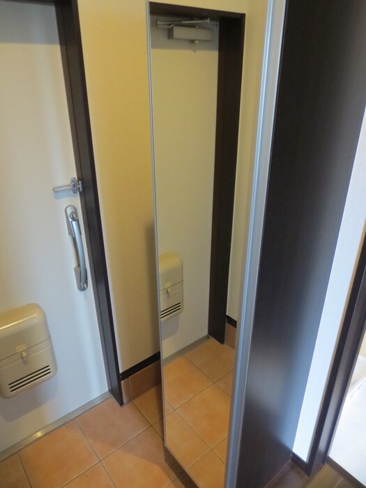 物件内観写真16　(玄関)