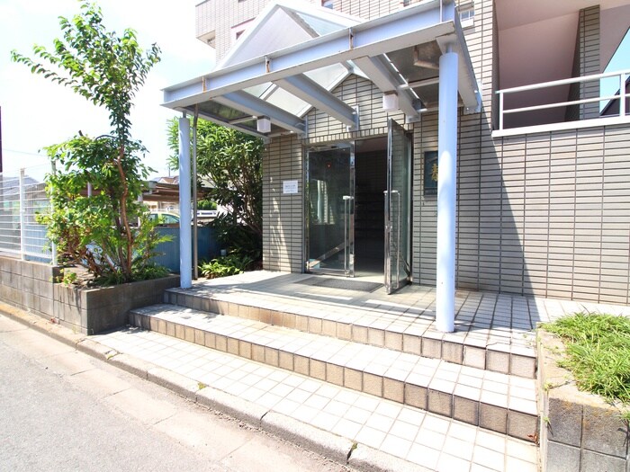 物件外観写真2　(エントランス部分)