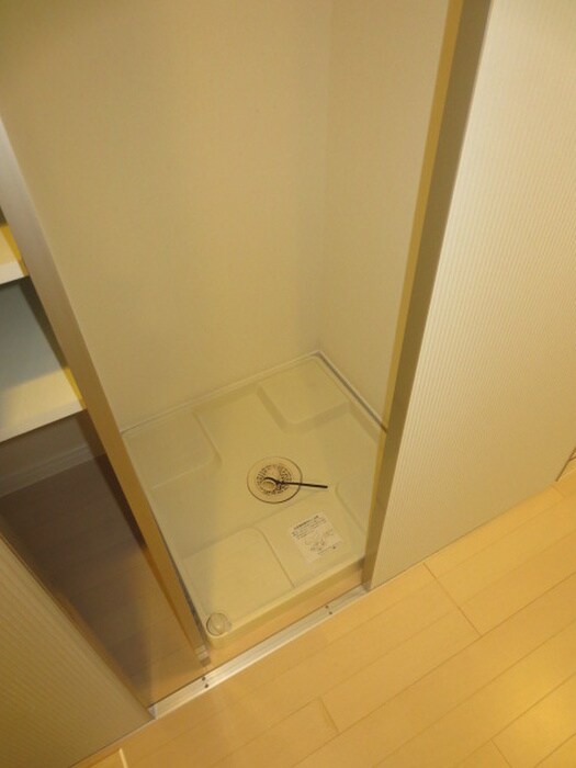 物件内観写真10　(洗濯機置場)