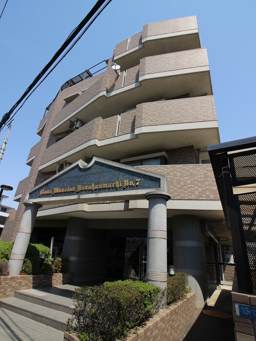 物件外観写真1　(エントランス部分)