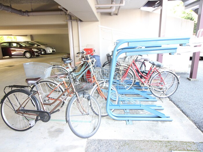 物件外観写真4　(駐輪場)