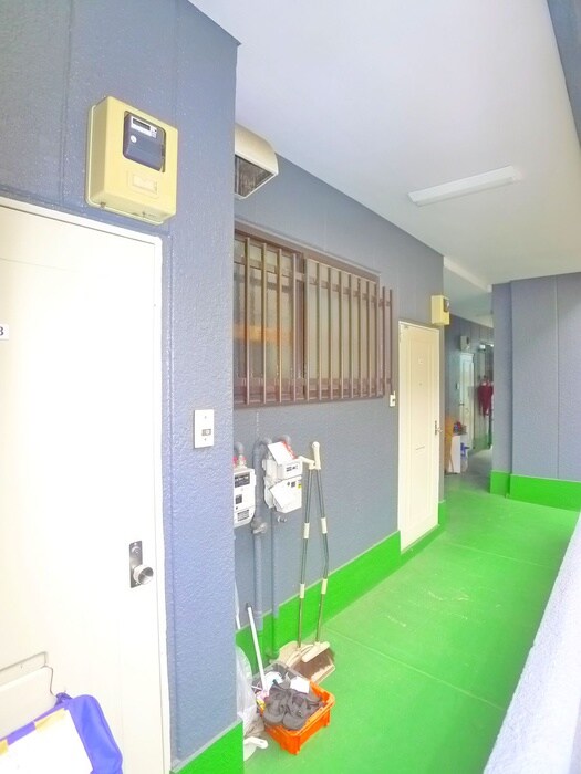 物件外観写真5　(エントランス部分)