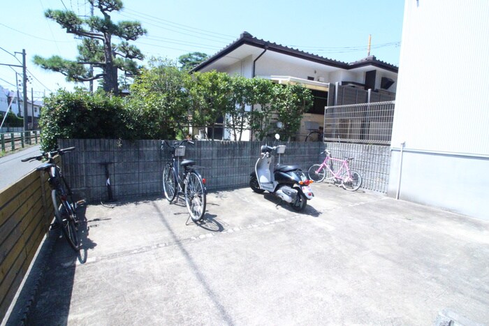 物件外観写真5　(駐輪場)