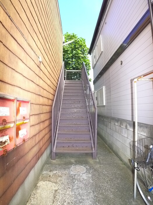 物件外観写真3　(エントランス部分)