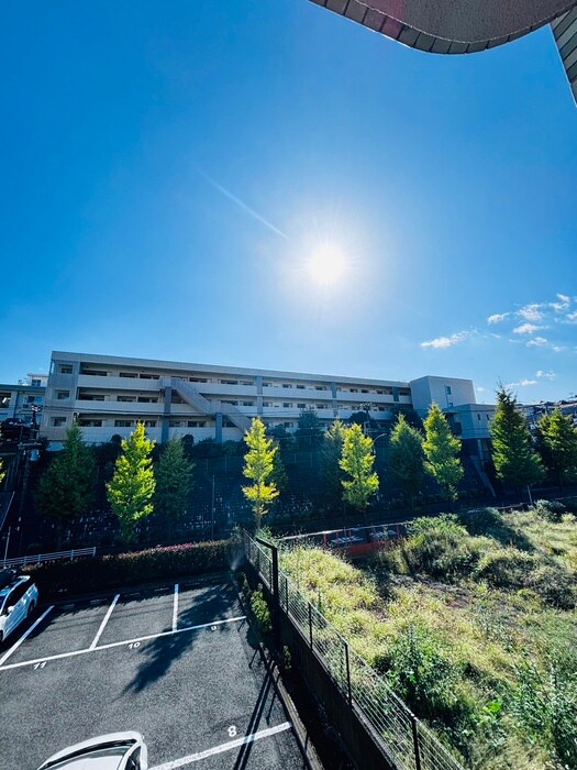 物件内観写真16　(室内からの展望)