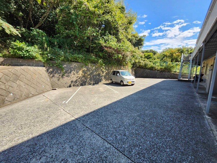 物件外観写真3　(駐車場)