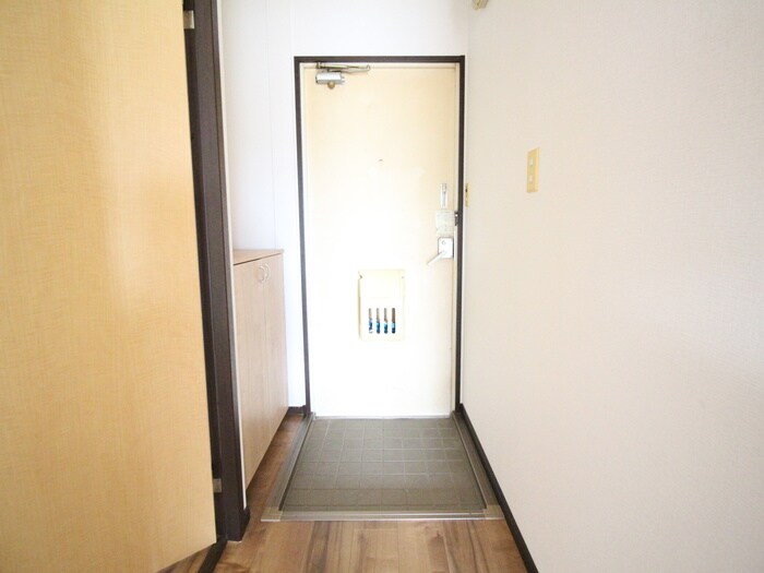 物件内観写真16　(玄関)