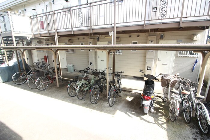 物件外観写真6　(駐輪場)