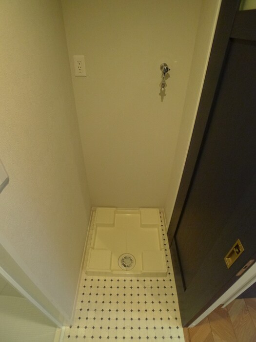 物件内観写真15　(洗濯機置場)