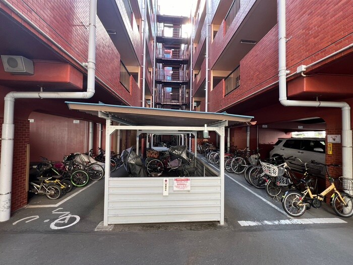 物件外観写真5　(駐輪場)
