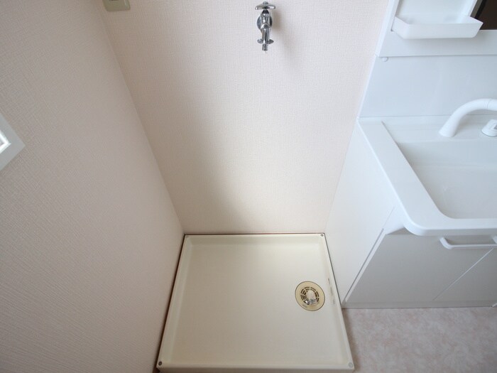 物件内観写真16　(洗濯機置場)