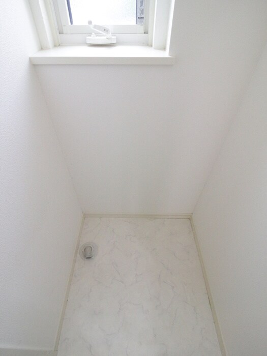 物件内観写真12　(洗濯機置場)