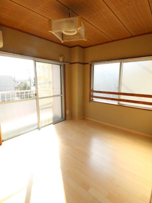 金龍堂ビルの居室