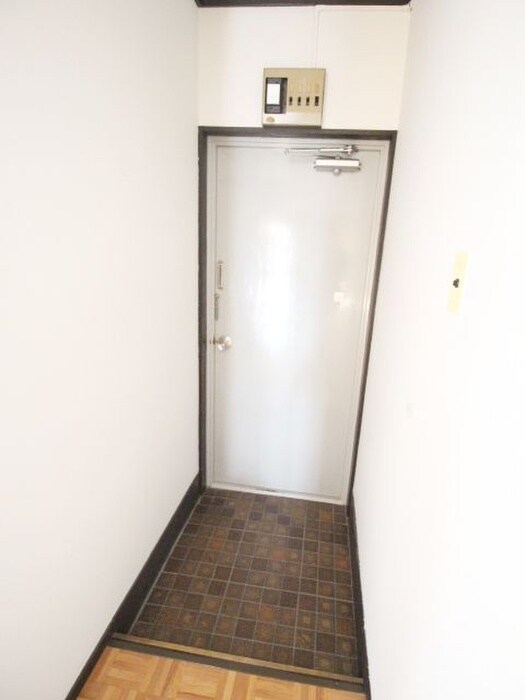 物件内観写真18　(玄関)