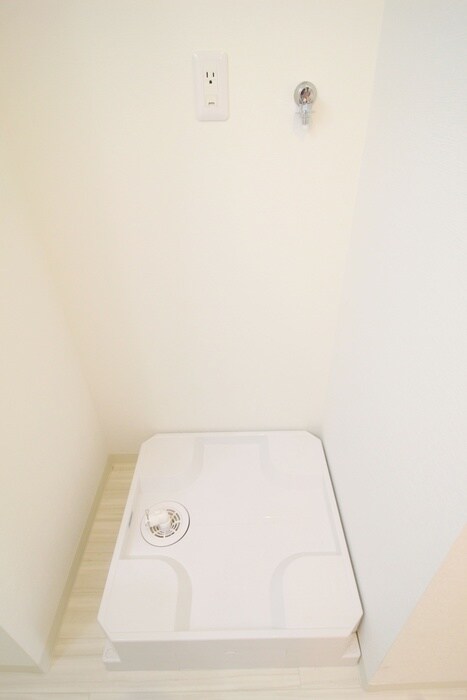 物件内観写真16　(洗濯機置場)