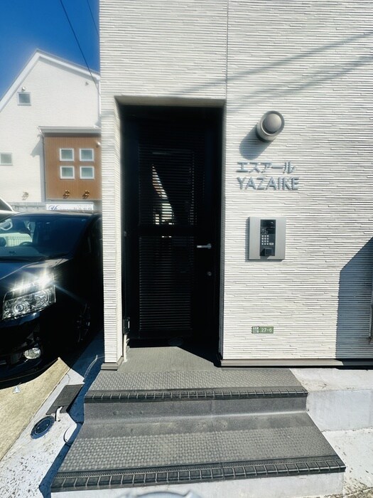 物件外観写真2　(エントランス部分)