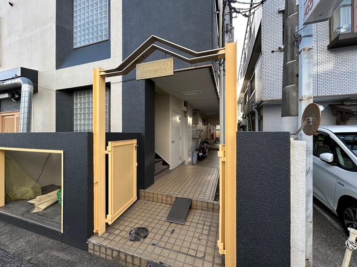 物件外観写真2　(エントランス部分)