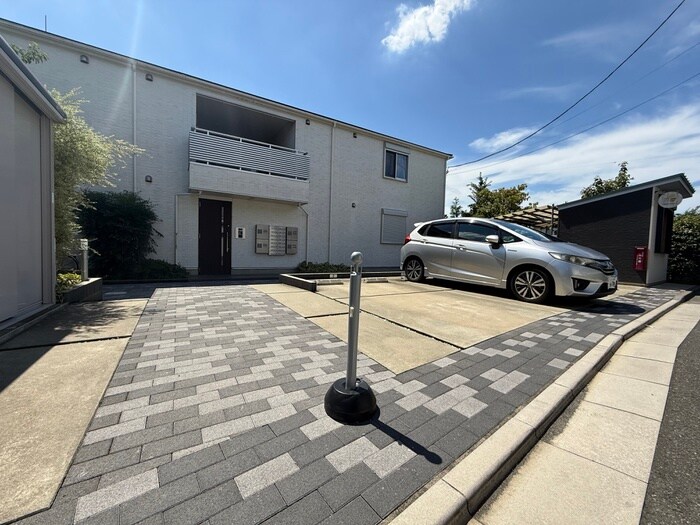 物件外観写真6　(駐車場)