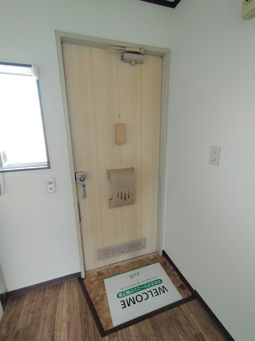 物件内観写真18　(玄関)