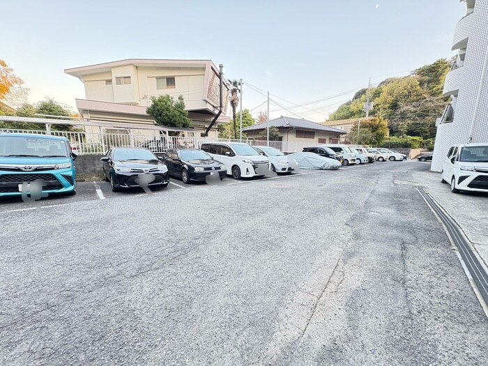 物件外観写真5　(駐車場)