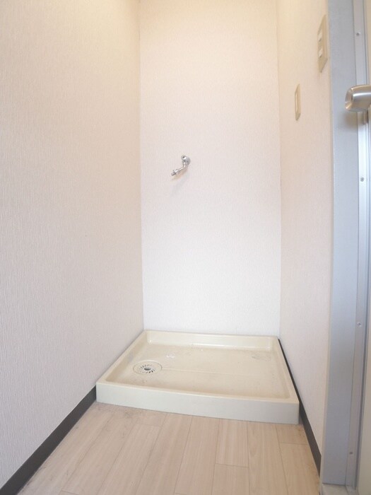 物件内観写真18　(洗濯機置場)