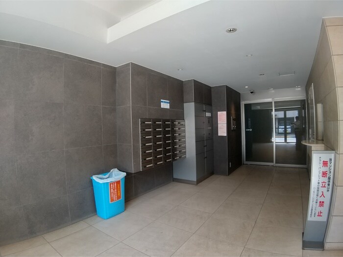 物件外観写真4　(エントランス部分)