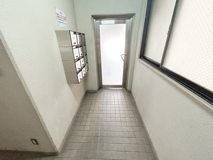 物件外観写真4　(エントランス部分)