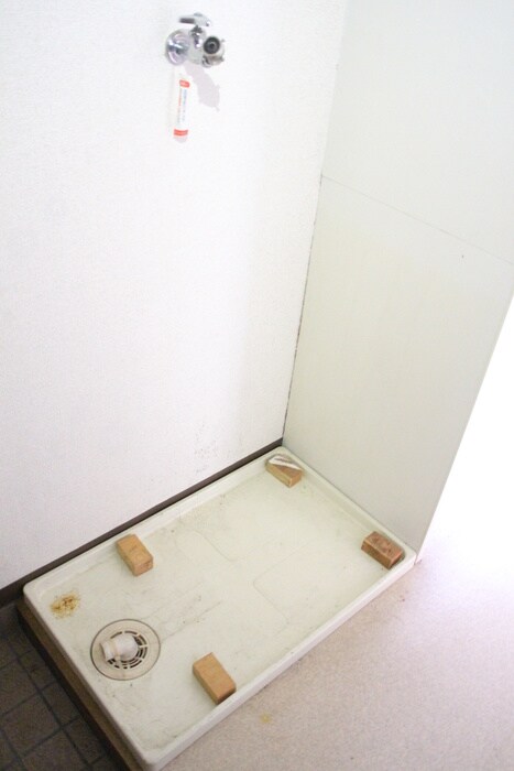 物件内観写真13　(洗濯機置場)