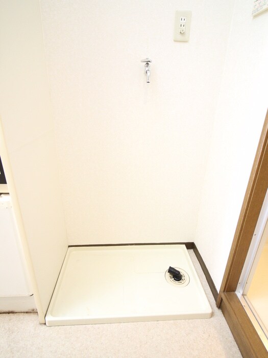 物件内観写真14　(洗濯機置場)