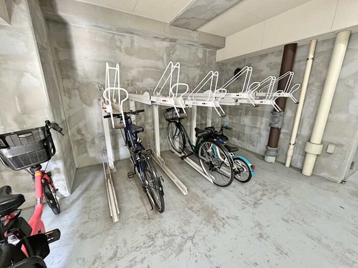 物件外観写真4　(駐輪場)