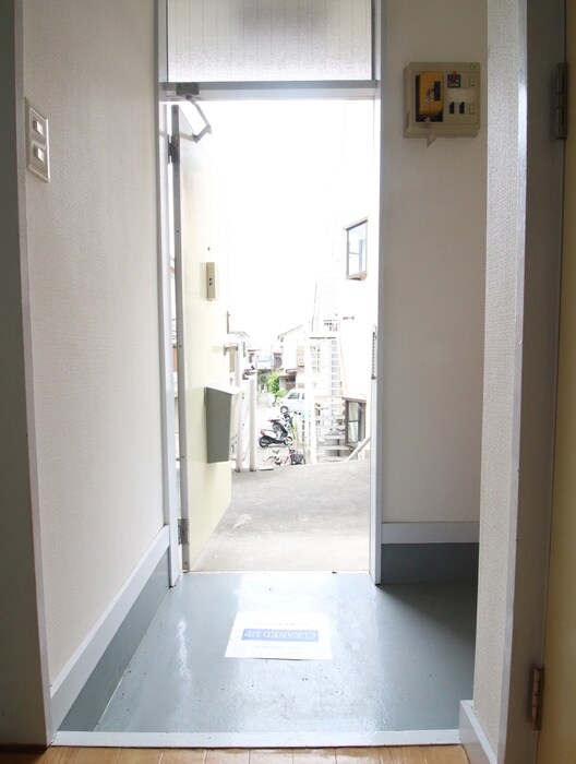 物件内観写真13　(玄関)