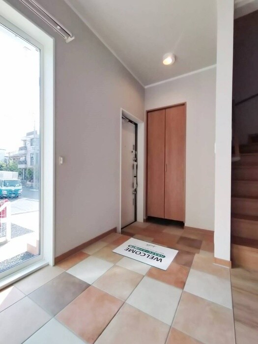 物件内観写真13　(玄関)