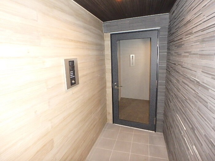 物件外観写真4　(エントランス部分)