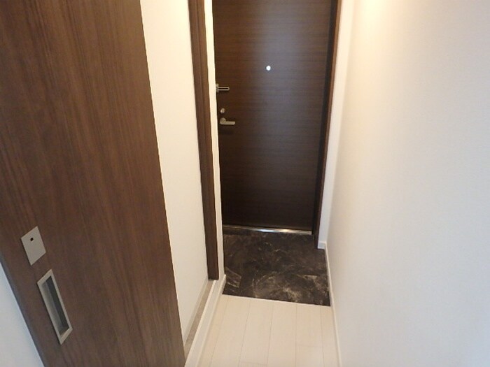 物件内観写真18　(玄関)