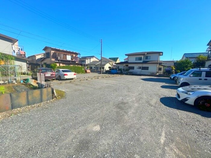 物件外観写真3　(駐車場)