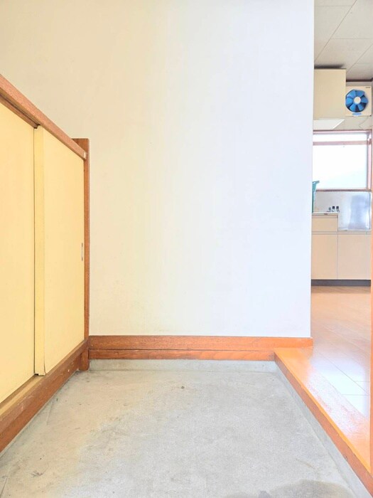 物件内観写真10　(玄関)