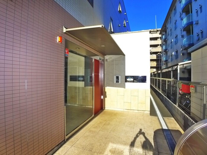 物件外観写真3　(エントランス部分)