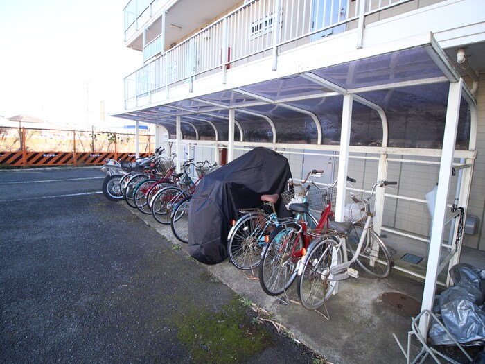 物件外観写真5　(駐輪場)