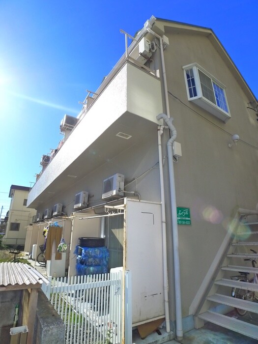 物件外観写真3　(エントランス部分)