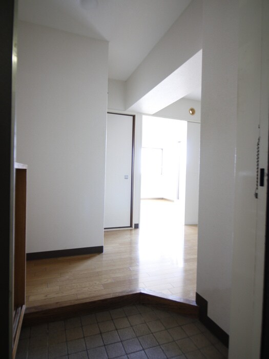 物件内観写真16　(玄関)