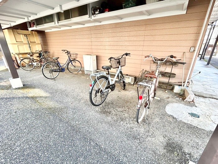 物件外観写真4　(駐輪場)