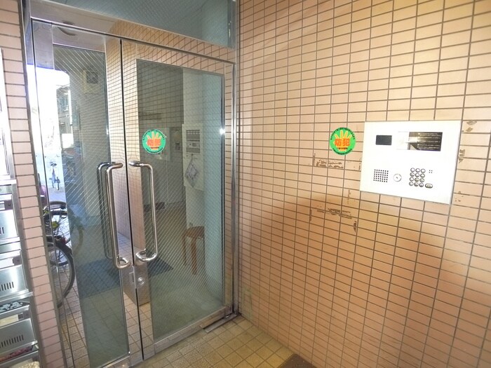 物件外観写真2　(エントランス部分)