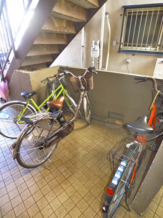 物件外観写真5　(駐輪場)