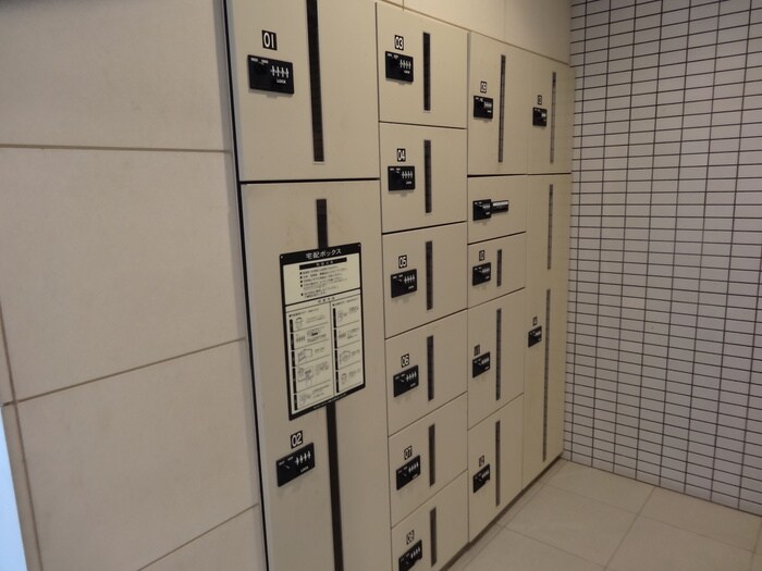 物件外観写真4　(エントランス部分)