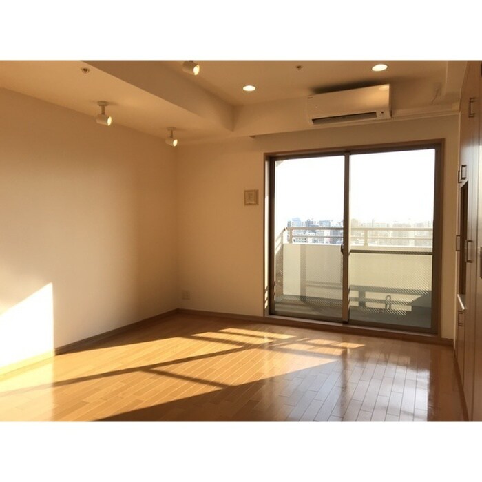 物件内観写真11　(室内からの展望)